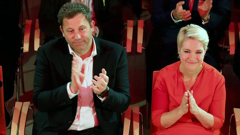 Zwei-SPD-Vorsitzende-Lars-Klingbeil-fuer-den-Bund-und-Manuela-Schwesig-fuer-MV