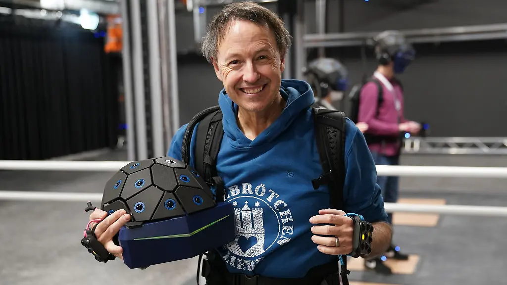 Frederik-Braun-und-seine-Frau-Johanna-wollen-mit-einem-Song-der-fuer-weniger-Handy-Zeit-wirbt-die-Single-Charts-erobern