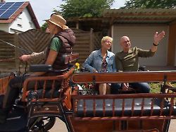 "Bauer sucht Frau": Spargel, Kondome und Äppelwoi aus der Dose