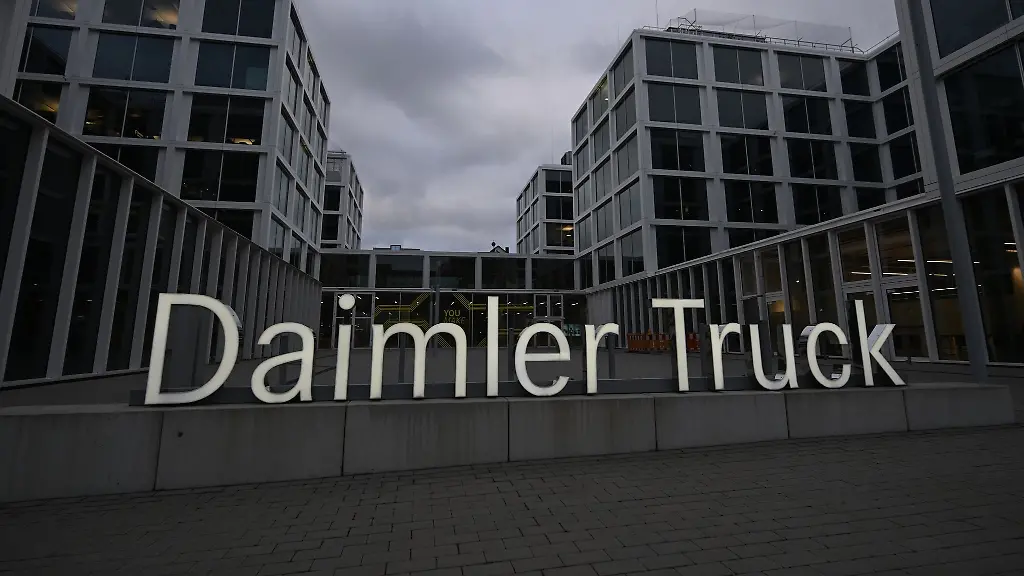 Schwaches-US-Geschaeft-bremst-Daimler-Truck
