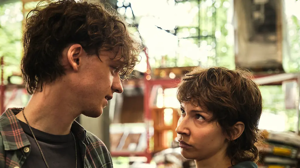 5-Tatort-Mike-und-Nisha