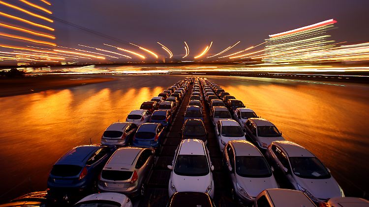 Weniger Neuwagen verkauft in Deutschland, aber noch fängt das Ausland das Minus auf.