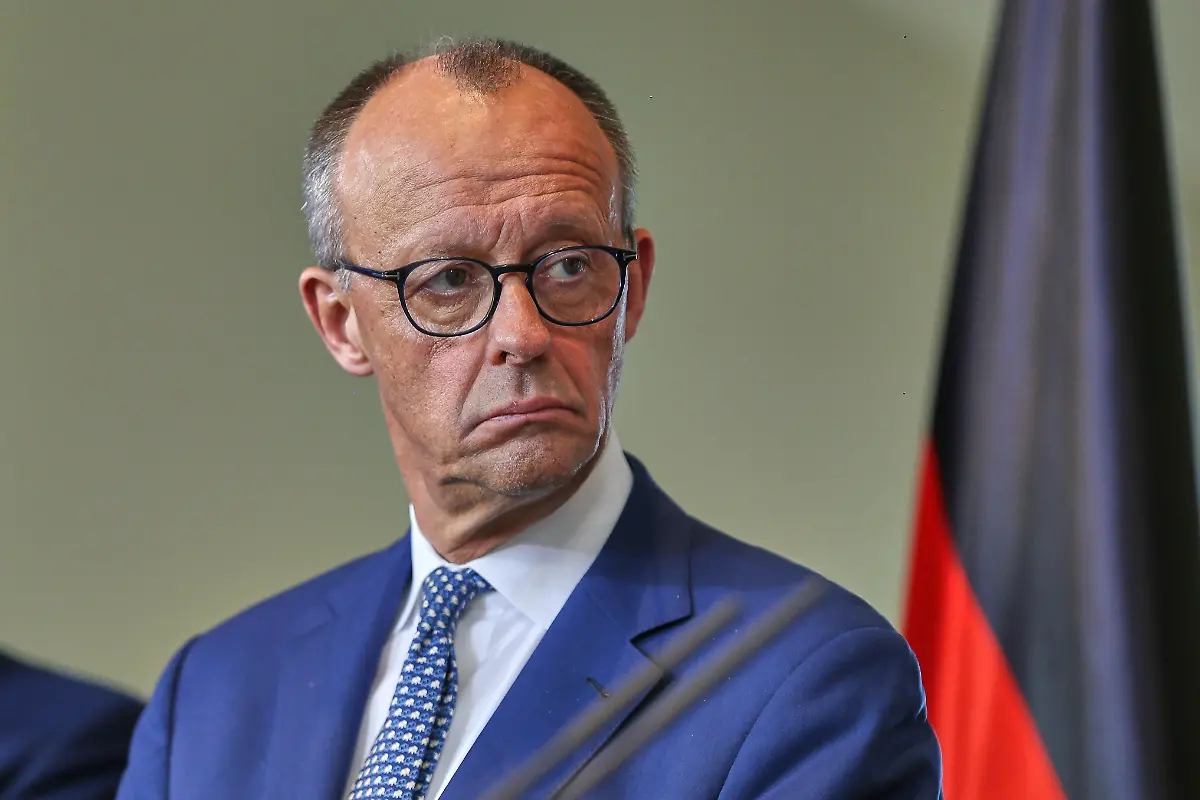 Jetzt-aber-Richtig-das-ist-Bundeskanzler-Friedrich-Merz-Zwischen-dem-ersten-und-diesem-Bild-liegen-33-Jahre