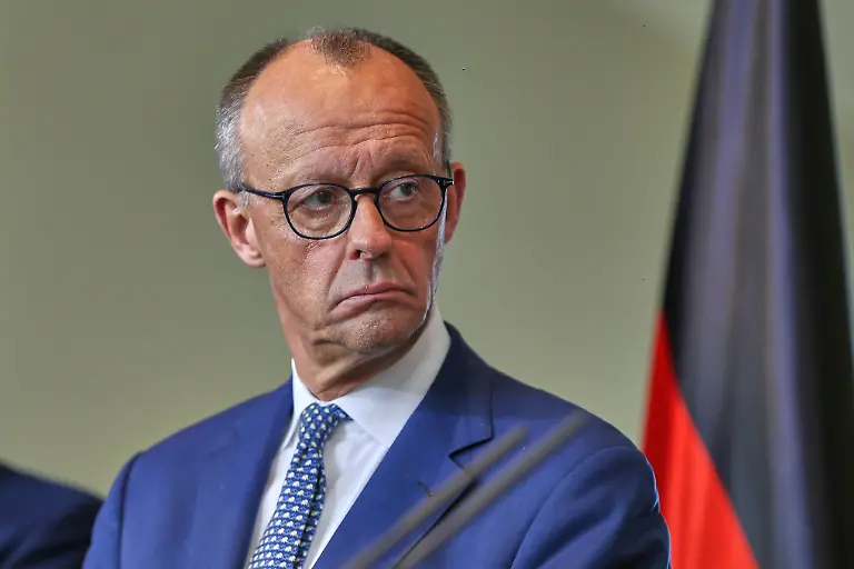 Jetzt-aber-Richtig-das-ist-Bundeskanzler-Friedrich-Merz-Zwischen-dem-ersten-und-diesem-Bild-liegen-33-Jahre