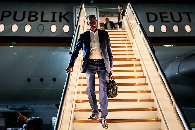 Doch-viel-Zeit-duerfte-er-nicht-haben-Als-Bundeskanzler-ist-Merz-staendig-unterwegs-Schliesslich-hat-er-grosse-Plaene