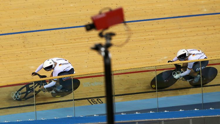 Kristina Vogel and Miriam Welte beim Sprint gegen China.