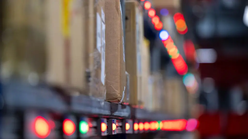 Der-deutsche-Zoll-untersucht-Pakete-an-Flughaefen-stichprobenartig