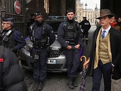 Identität enthüllt: "Louvre Detektiv" entpuppt sich als 15-Jähriger