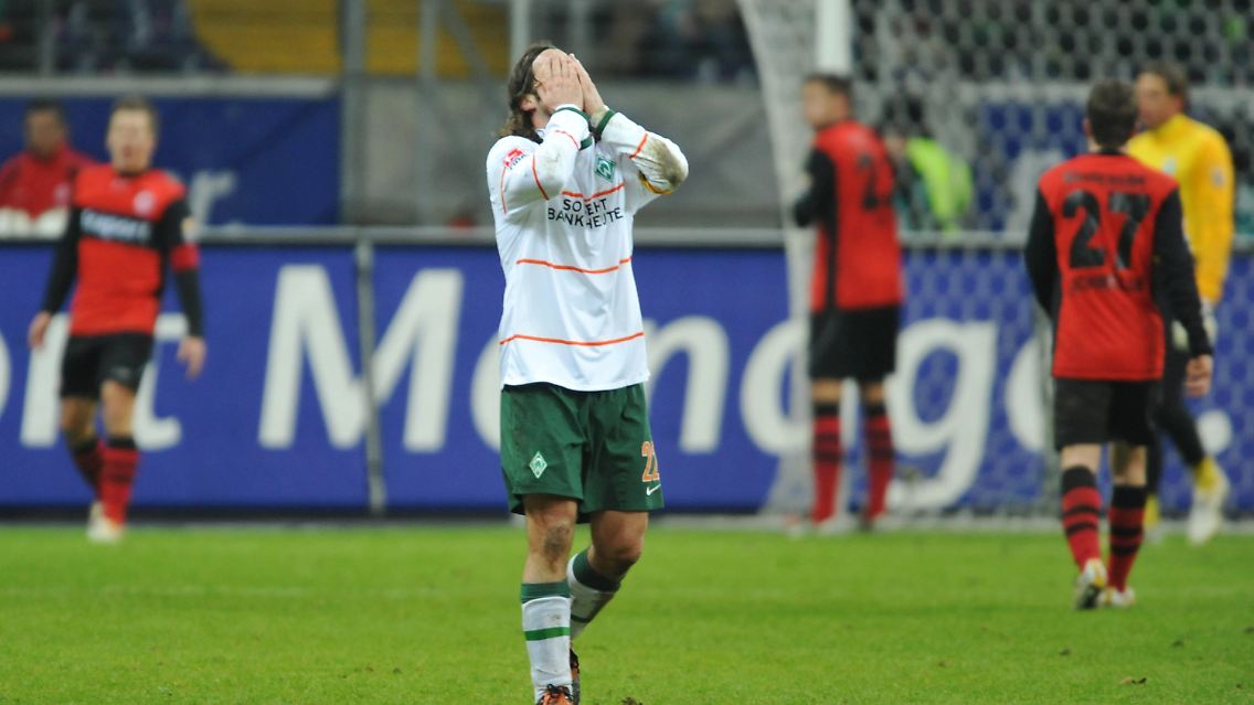 Auch bei Frings' Verein Werder Bremen sorgt der Verzicht auf den Routinier für Unverständnis.