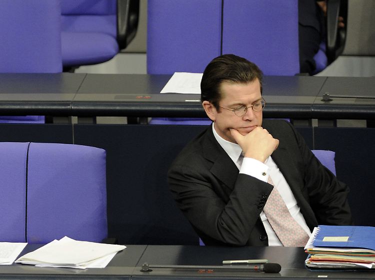 "Ohne Zweifel" eine Armee im Einsatz: Guttenberg im Bundestag.