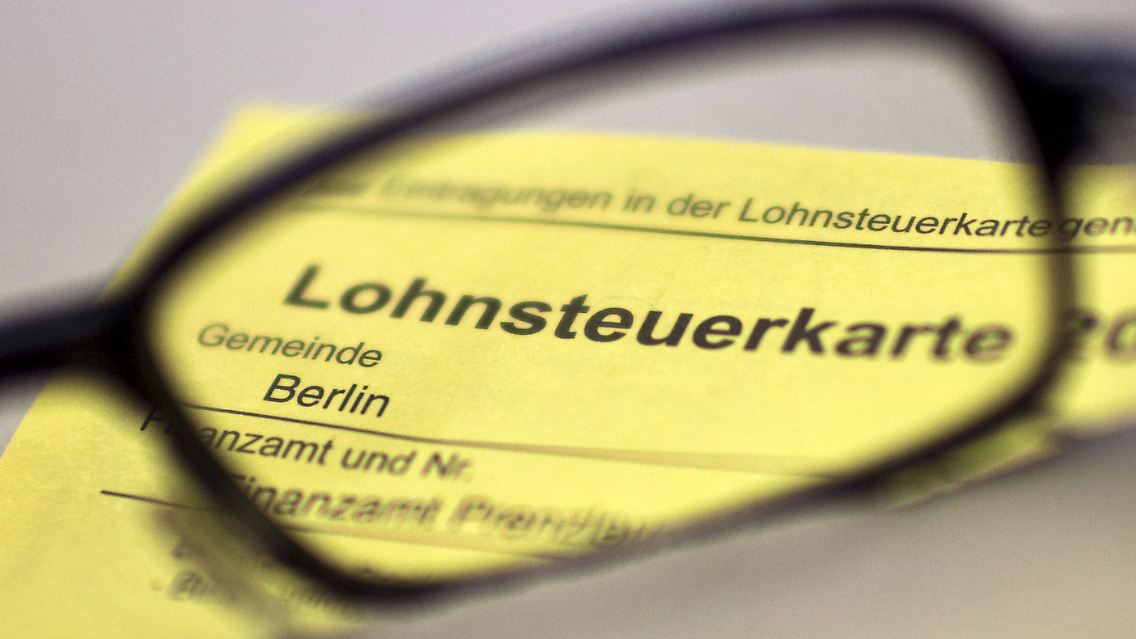 Von 2011 an soll die Lohnsteuerkarte durch ein elektronisches Verfahren zur Erhebung der Lohnsteuer ersetzt werden.