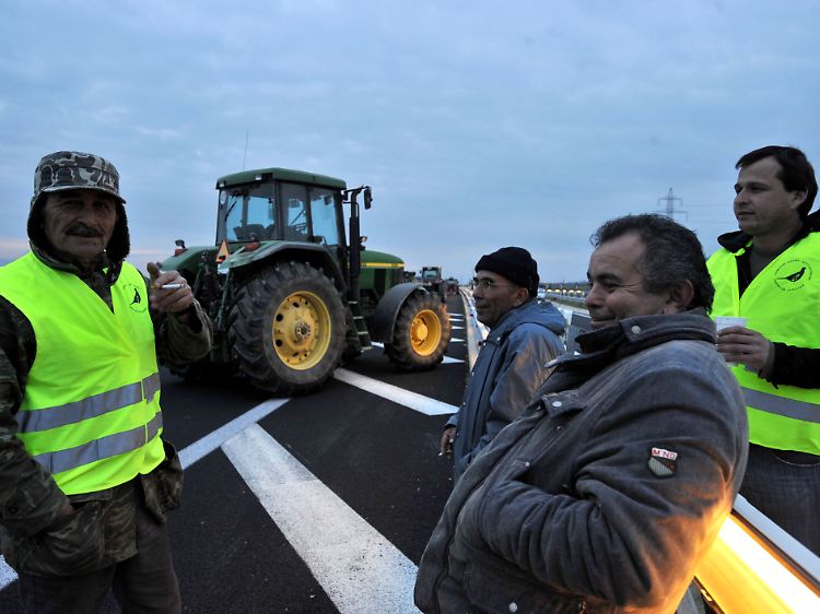 Mit Blockaden wollen Landwirte ihrer Forderung nach Subventionen Nachdruck verleihen.