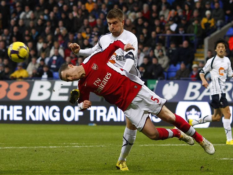 Nach verschlafener erster Halbzeit war Arsenal den Bolton Wanderers im zweiten Durchgang in allen Belangen überlegen.