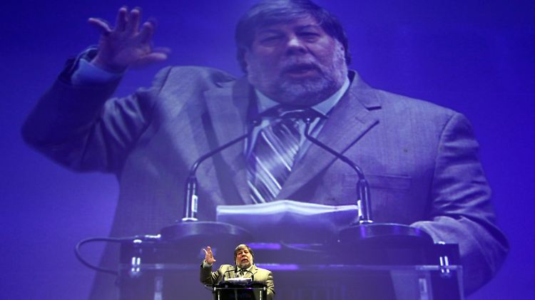 Steve Wozniak arbeitet bis heute für Apple. Aus der Firmenleitung zog er sich aber bereits 1985 zurück.