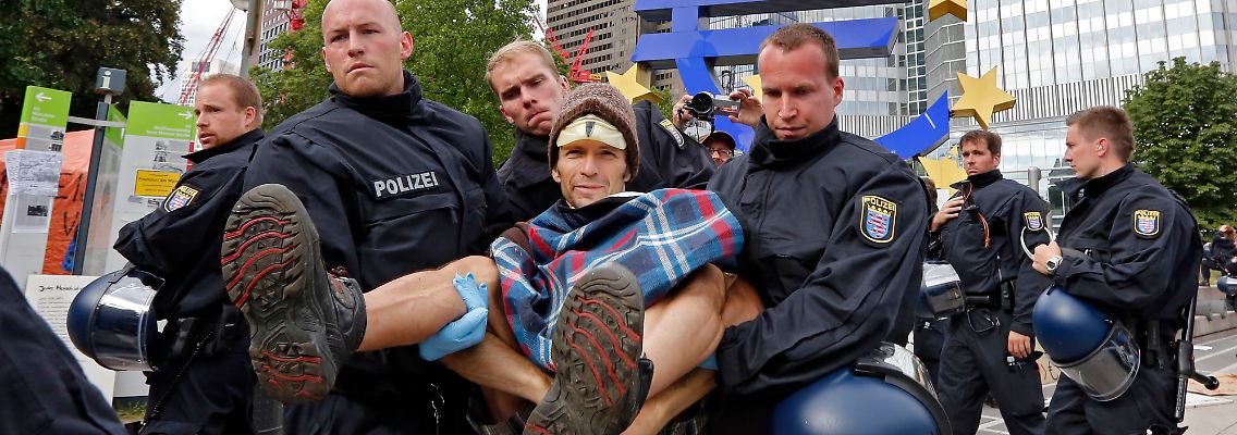 Eilantrag abgelehnt: Die Besetzung der Grünanlagen sind nach Ansicht des Gerichts nicht durch das Grundrecht der Versammlungsfreiheit gedeckt.
