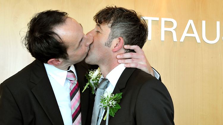 Steuer-Nachteile könnten für Homo-Ehen schon bald der Vergangenheit angehören.