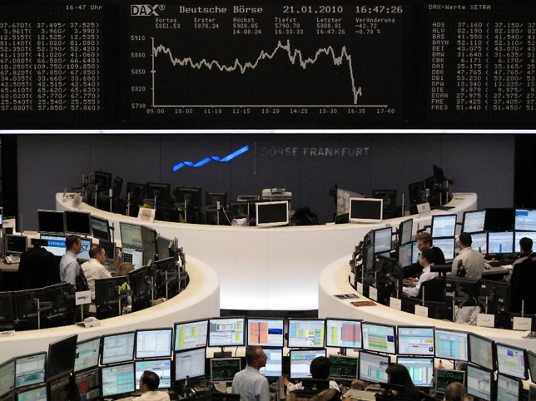 Blick in den Frankfurter Börsensaal: Die Reaktion auf die Arbeitsmarktdaten ist gut zu erkennen.