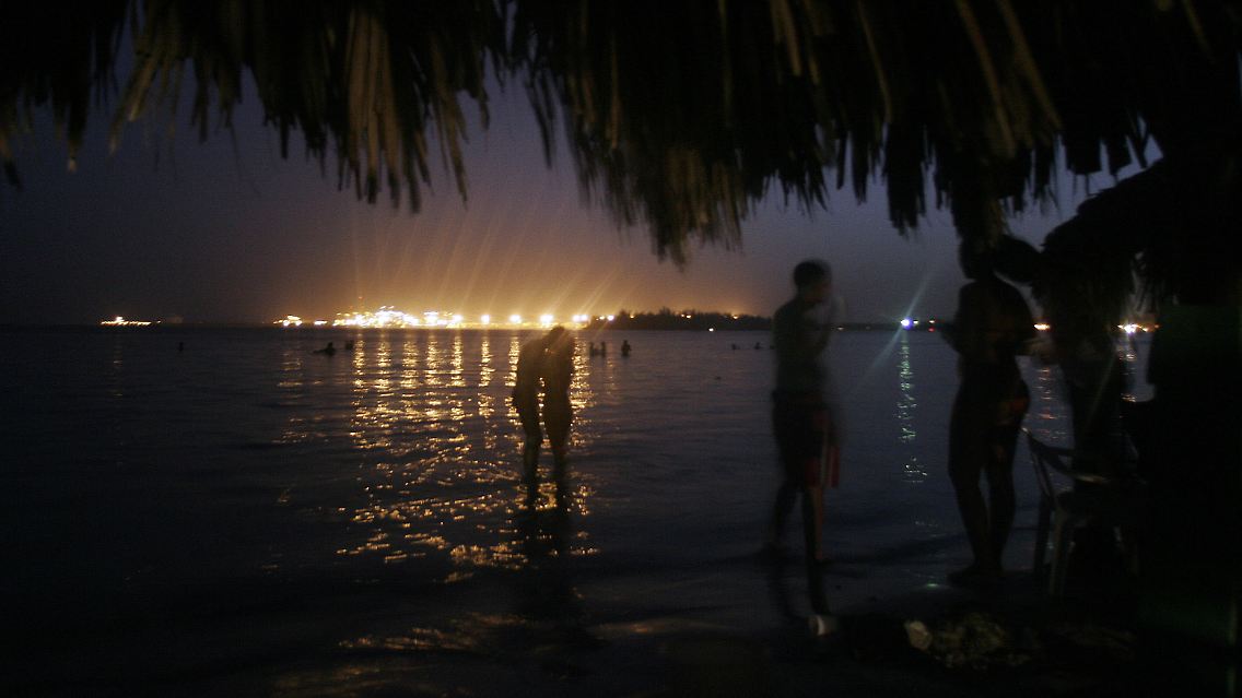 Nächtliche Strandparty in Boca Chica.