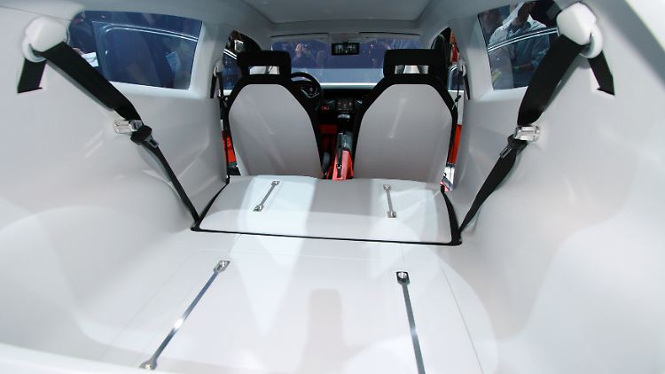 Einmal ziehen reicht: Für den Rücklehnen-Klappmechanismus setzte VW in der Studie "Up! Lite" auf praktische Aspekte.