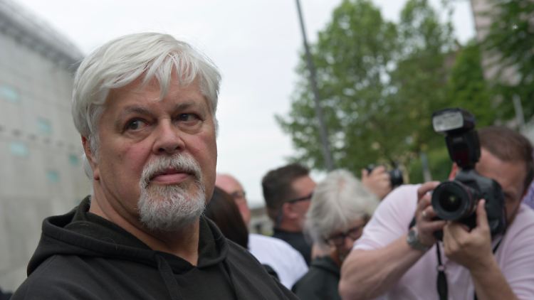 Um seine Organisation zu schützen gibt Paul Watson das Ruder ab. (Archivbild)