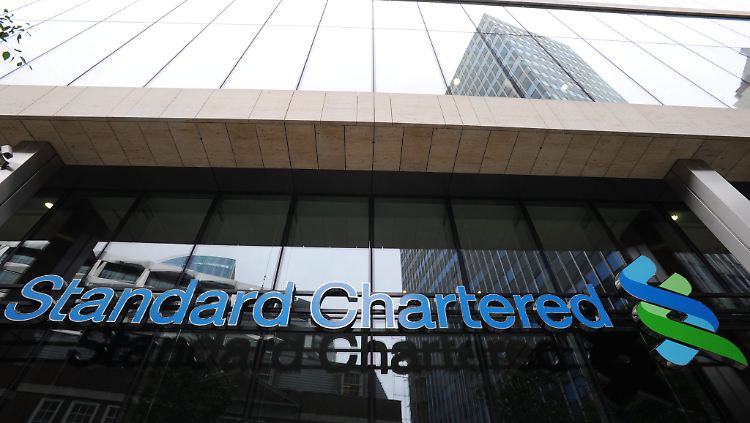 Britische Politiker sehen in den Vorwürfen von US-Aufsehern gegen die Bank Standard Chartered einen Angriff auf den Finanzplatz London.