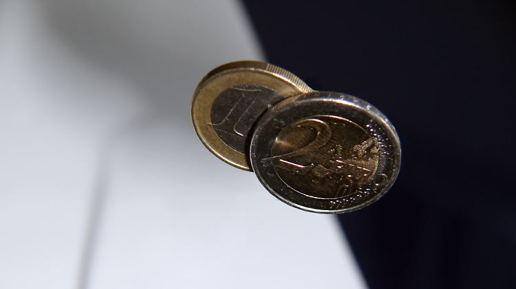 Im Schnitt liegt der Tagesgeldzinssatz für 5000 Euro derzeit bei 1,35 Prozent.
