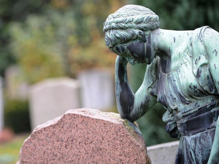 Werden noch kurz vor dem Tod eines Schwerkranken Ringe getauscht und dann Hinterbliebenenansprüche angemeldet, findet die Rentenversicherung das erst einmal verdächtig.