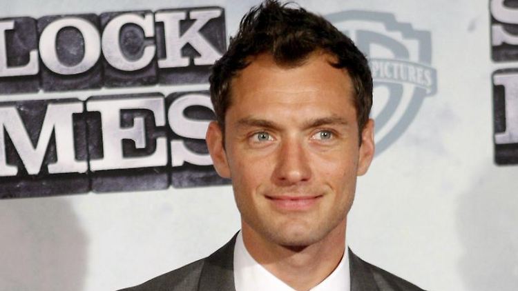 Jude Law bedauert seine Berufskolleginnen.