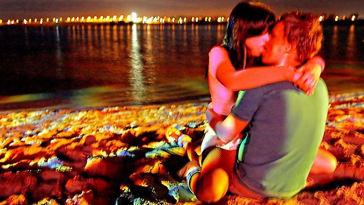 Experten vergleichen Sex-Sucht mit Alkoholismus.