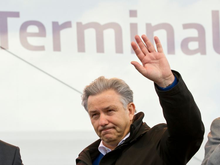 Die Rolle von Berlins Bürgermeister Klaus Wowereit als Chefkontrolleur ist nicht unumstritten.