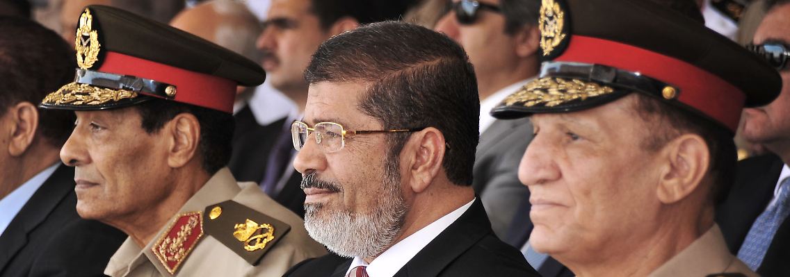 Hussein Tantawi, Mohammed Mursi und Sami Anan (v.l.).