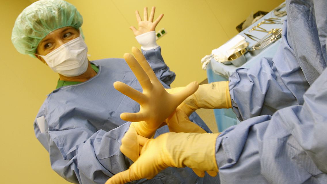 Die Gesundheitskosten steigen - nun wollen sich die Kassen durch Zusatzbeiträge entlasten.