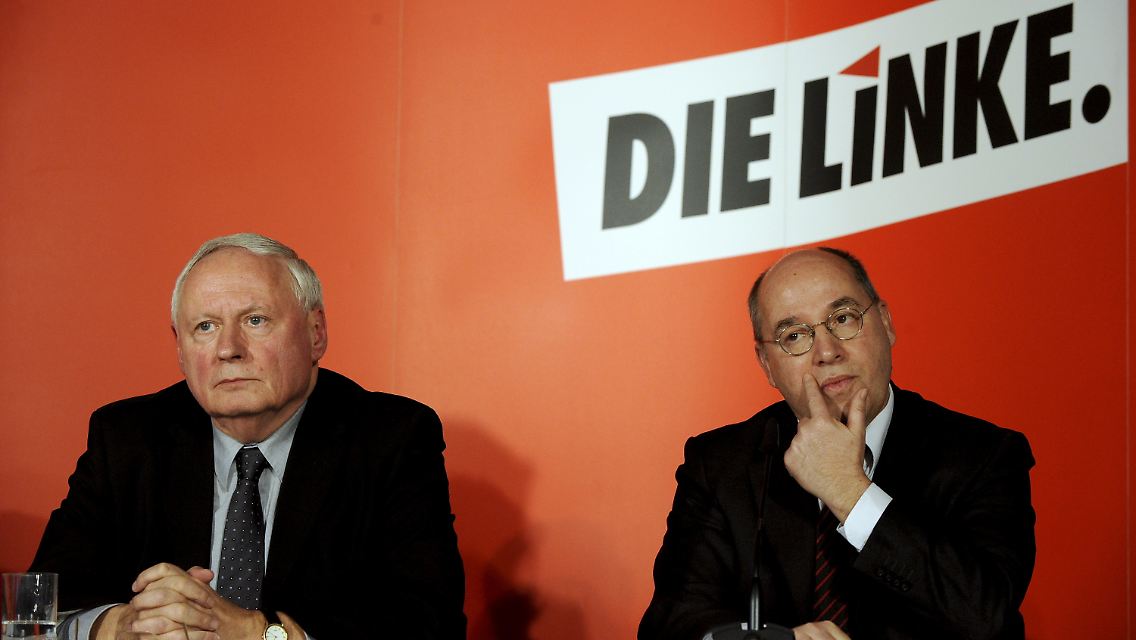 23. Januar: Oskar Lafontaine gibt seinen Rückzug aus der Bundespolitik bekannt. Rechts Fraktionschef Gregor Gysi.