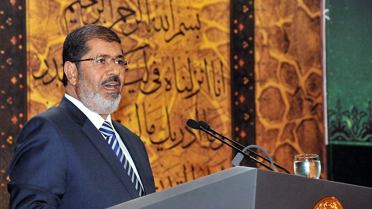 In einer Rede hob Mursi die Rolle des Militärs im Staat hervor.