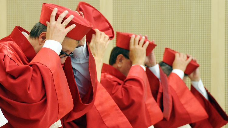 Unklar ist, ob die Karlsruher Richter nun ihr geplantes Urteil nochmals verschieben müssen.