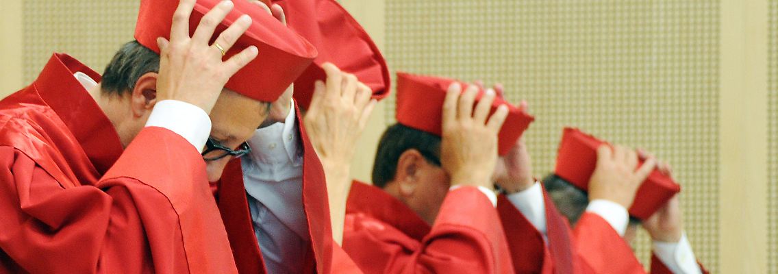 Unklar ist, ob die Karlsruher Richter nun ihr geplantes Urteil nochmals verschieben müssen.