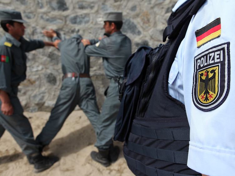Deutsche Polizisten bei der Ausbildung afghanischer Polizeianwärter.