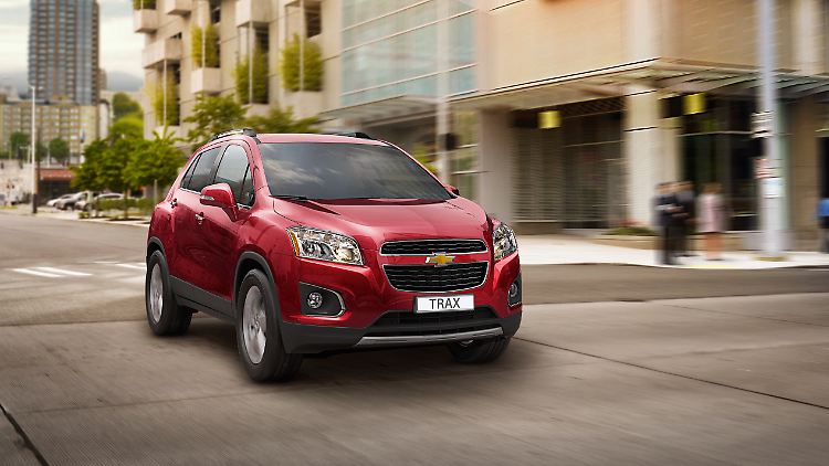 Optisch präsentiert sich der Chevrolet Trax wesentlich bulliger als der baugleiche Opel Mokka.