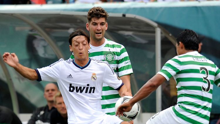 Immerhin: Mesut Özil gehört nach Meinung der Jury zu den zehn besten Fußballern der Saison.