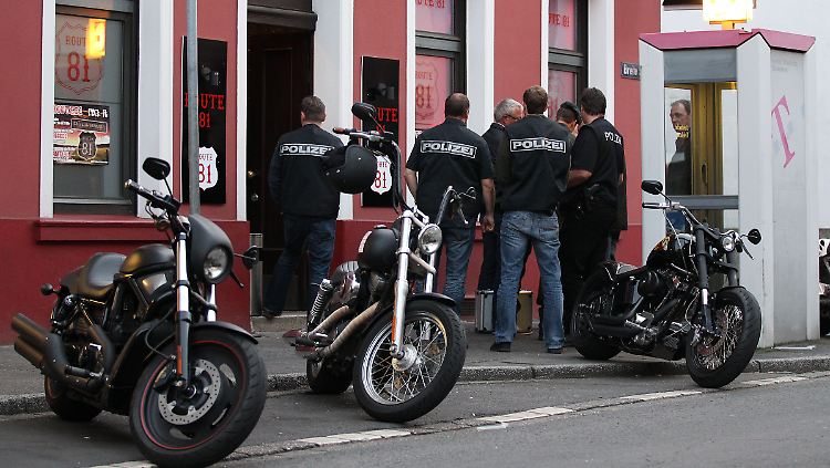 Wohungsdurchsuchungen und Autokontrollen: Rockergruppen wie die Hells Angels geraten ständig ins Visier der Polizei.