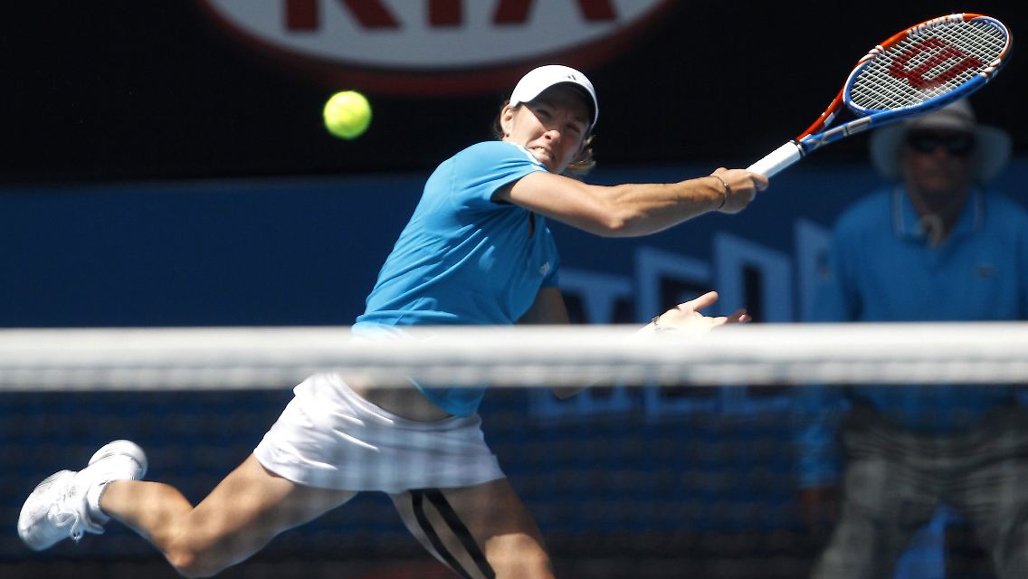 Justine Henin schlug Petrowa in zwei knappen Sätzen.