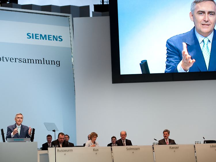 Hält Einschnitte für unumgänglich: Siemens-Chef Peter Löscher auf der Hauptversammlung in München.