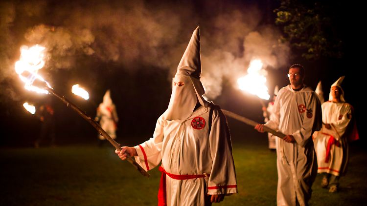 Obskur und offen rassistisch: Mitglieder einer lokalen "Ku-Klux-Klan"-Sekte im US-Bundesstaat Virginia (Archivbild).