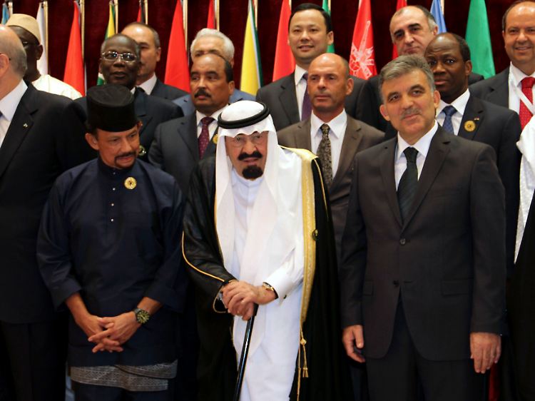 OIC-Sondergipfel in Mekka: Sultan Hassanal Bolkiah von Brunei, Gastgeber Abdullah, König von Saudi-Arabien und Abdullah Gul, Präsident der Türkei (v.l.).