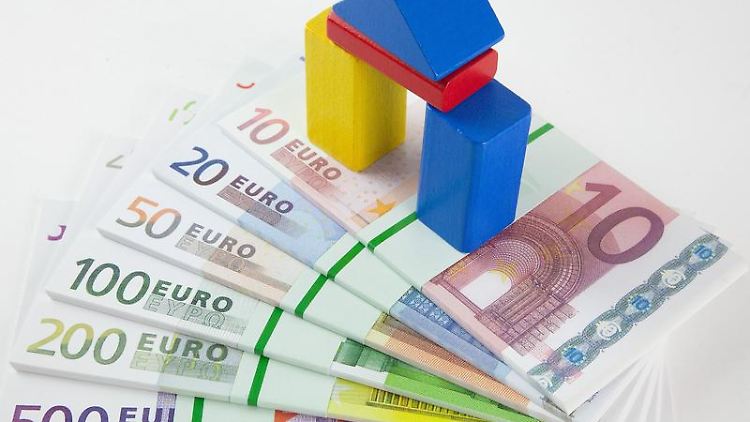 Auf Nummer sicher: Ein Bausparvertrag soll Verbrauchern niedrige Zinsen sichern. Derzeit sind aber Bankdarlehen oft günstiger. Foto: Kai Remmers
