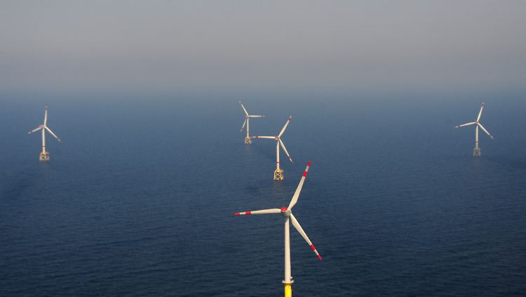 Offshore-Windpark "Alpha Ventus" rund 45 Kilometer vor der ostfriesischen Insel Borkum