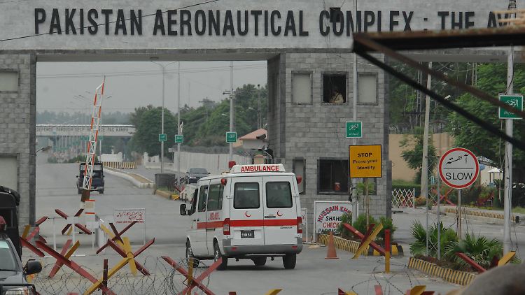 Dass Angreifer erneut in einen Armee-Stützpunkt der Atommacht Pakistan eindringen konnten, dürfte Fragen über die Sicherheit der Anlagen aufwerfen.