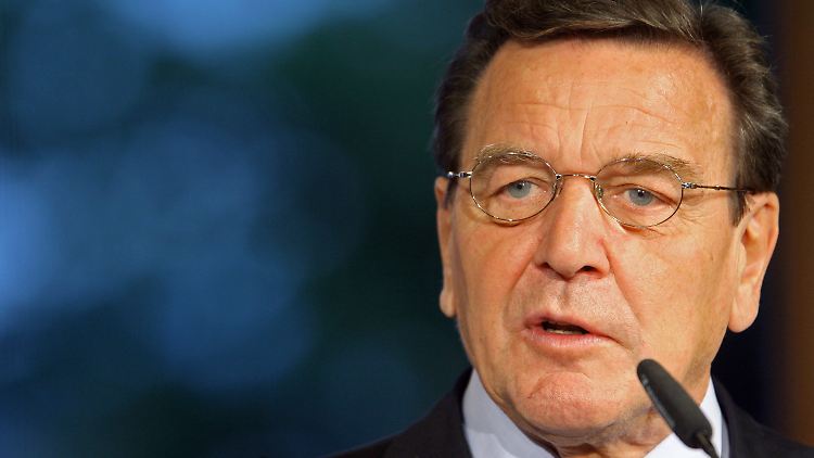 Schröder dosiert seine Ratschläge.