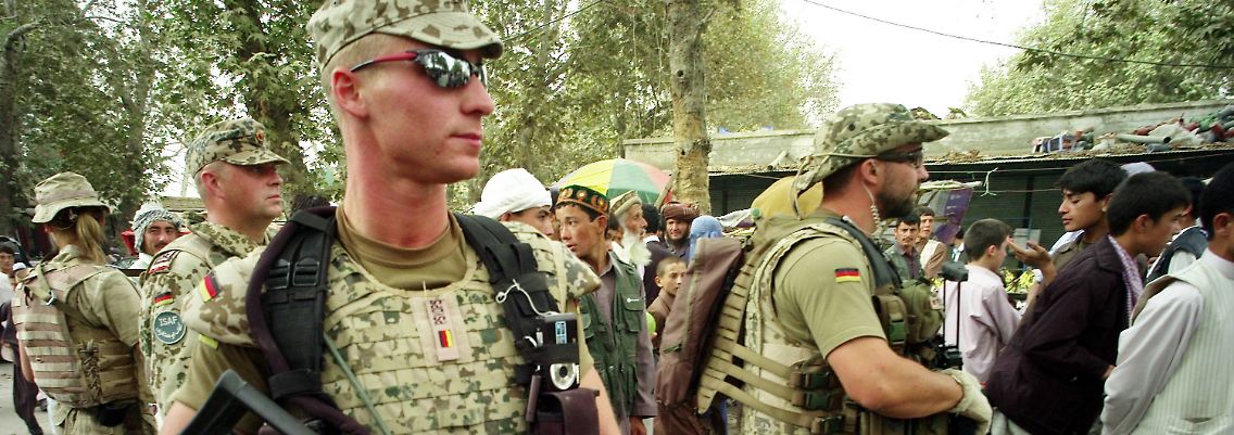 Bundeswehrsoldaten in Taloqan bei Kundus auf Streife.