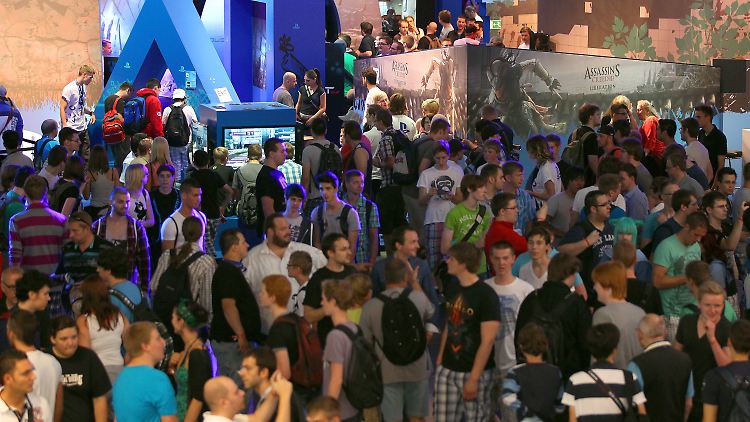 Stundenlanges Anstehen für einen Kurzen Einblick in die heißbegehrten Games.